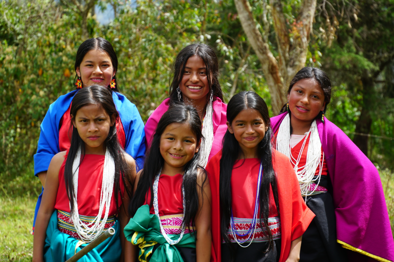 Indigenous Kamëntsá women and girls posing for a photo.